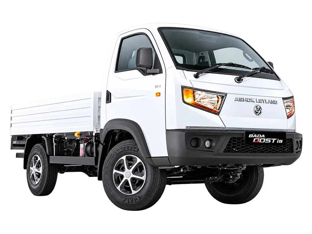 Ashok Leyland BADA DOST i5 diesel light commercial vehicle, front three-quarter view